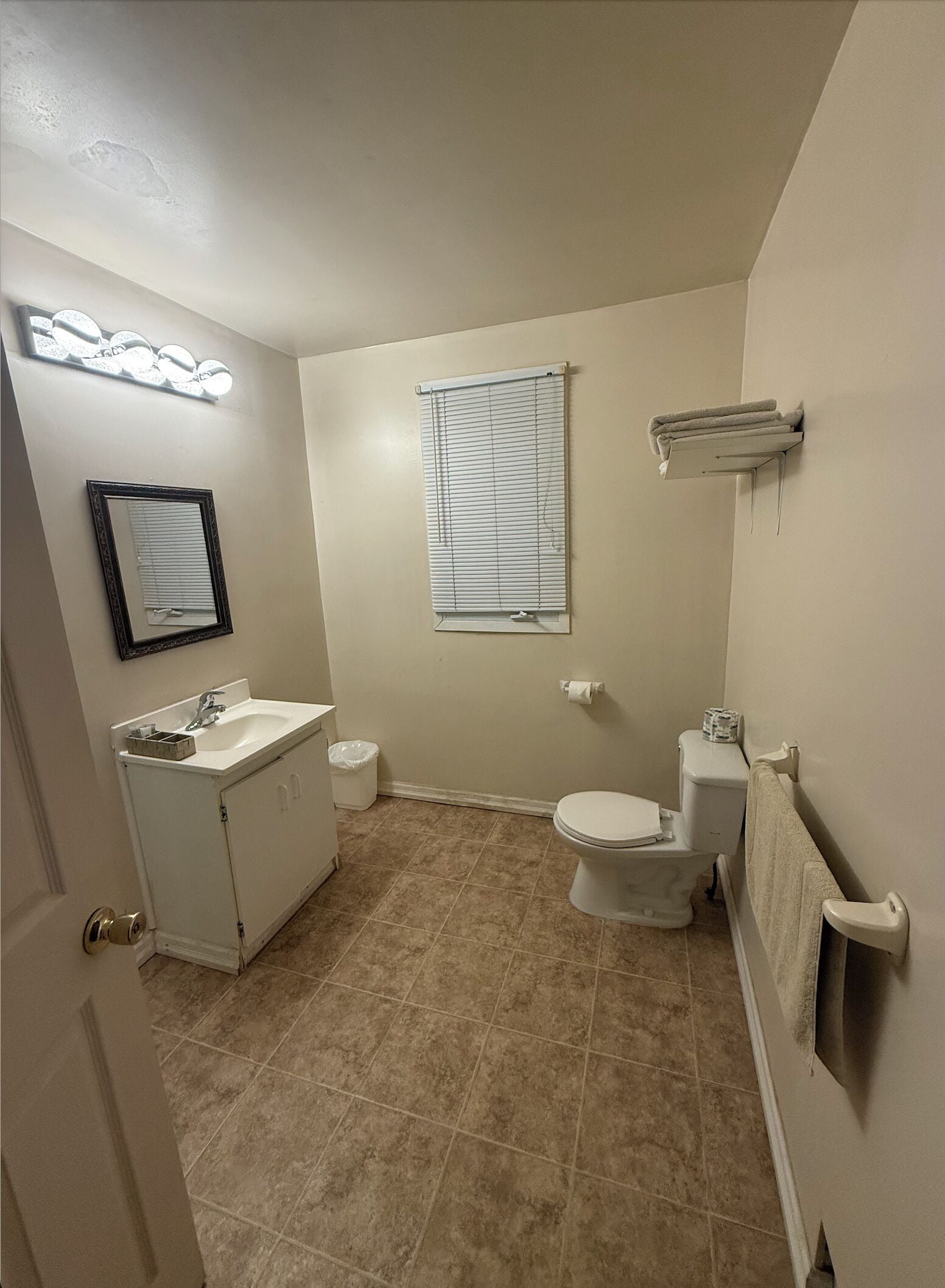 Towels, soap, shampoo, toilet paper