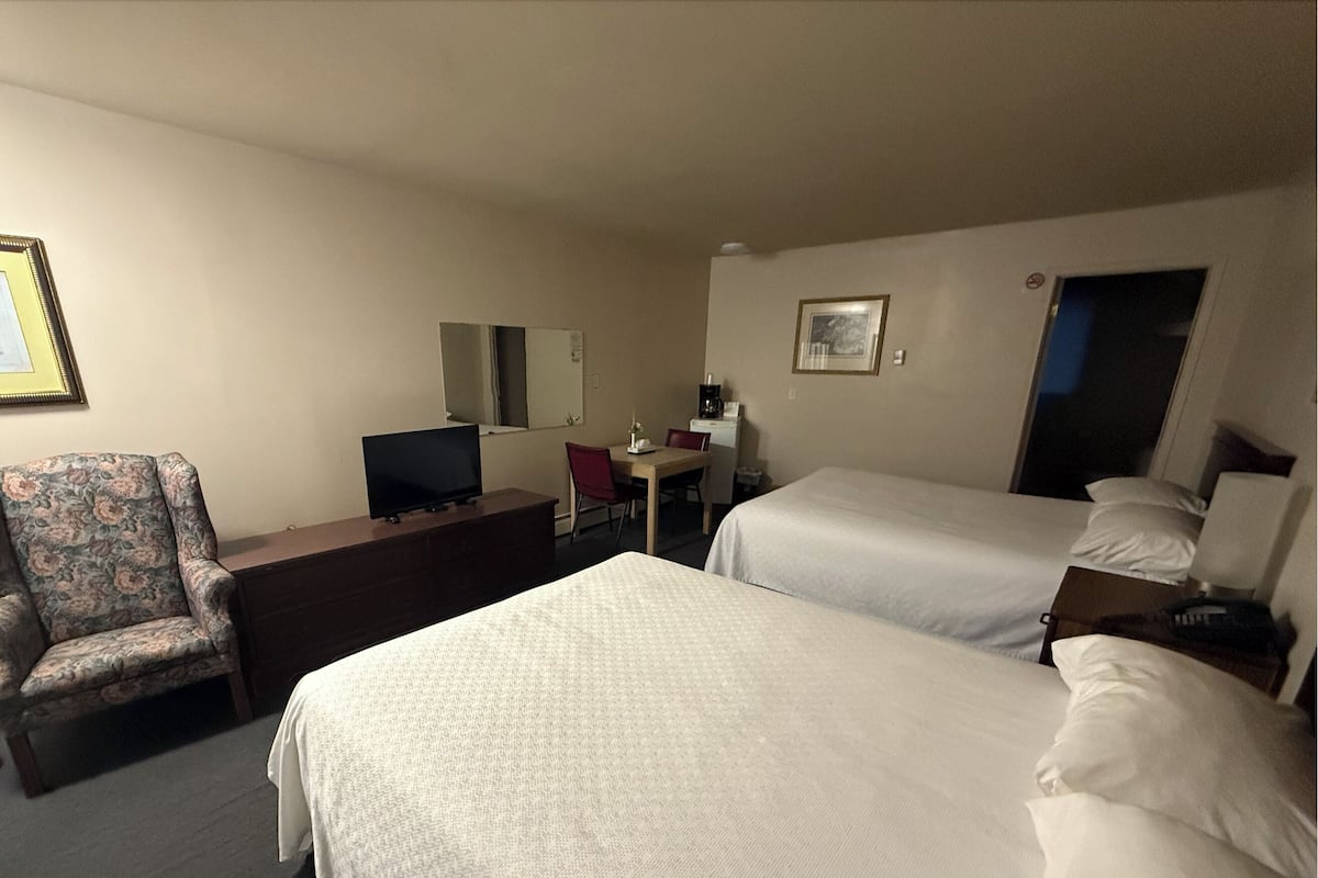 办公桌、笔记本电脑工作区、熨斗/熨衣板、免费 WiFi