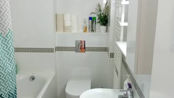 Apartment (Apartments Cankareva) | Bathroom | Shower, towels