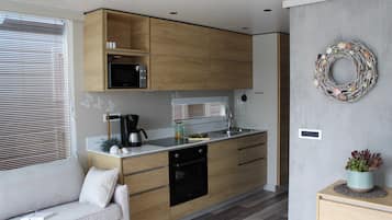 Departamento (Two Bedroom Floating House) | Cocina privada | Refrigerador