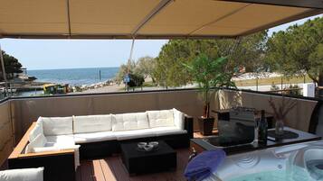 Apartment (Two Bedroom Floating House) | Terrace/patio