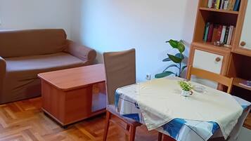 Studio (Apartments Petrova) | Living room | 32-inch flat-screen TV with cable channels