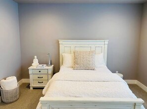 3 bedrooms, in-room safe, desk, iron/ironing board