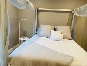 3 bedrooms, in-room safe, desk, iron/ironing board