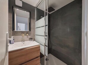 Shower, hair dryer, towels, soap - Palm beach F2 balcony 200m from the Croisette (Cannes)