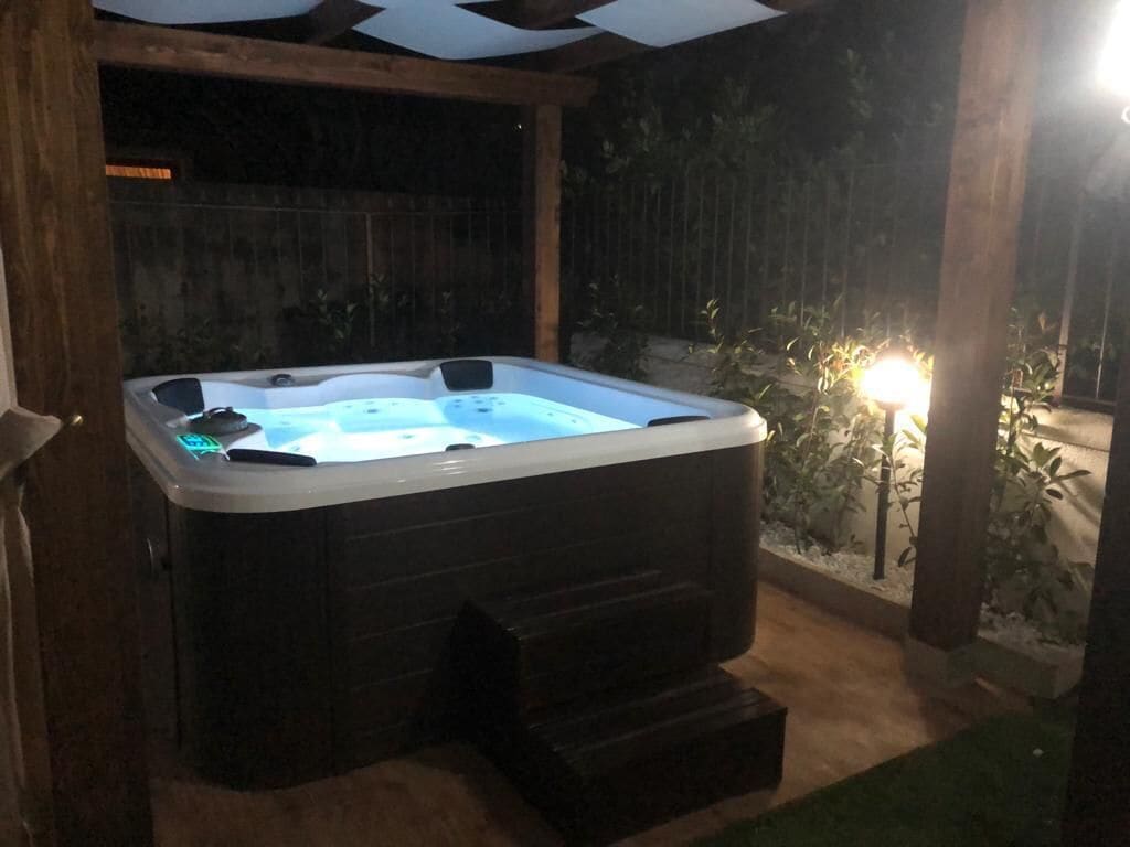 Bain à remous extérieur