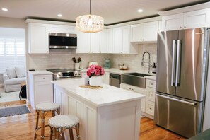 Micro-ondes, four, plaque de cuisson, lave-vaisselle