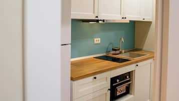 Comfort Apartment, City View | Private kitchen