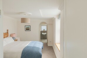 7 chambres, fer et planche à repasser, Wi-Fi, draps fournis