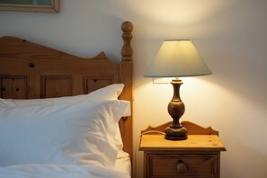 Room - The Roost Townhouse (Westport)