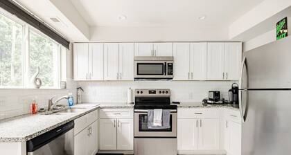 Chic 2BR Townhouse w/ Smart TV, Close to All!