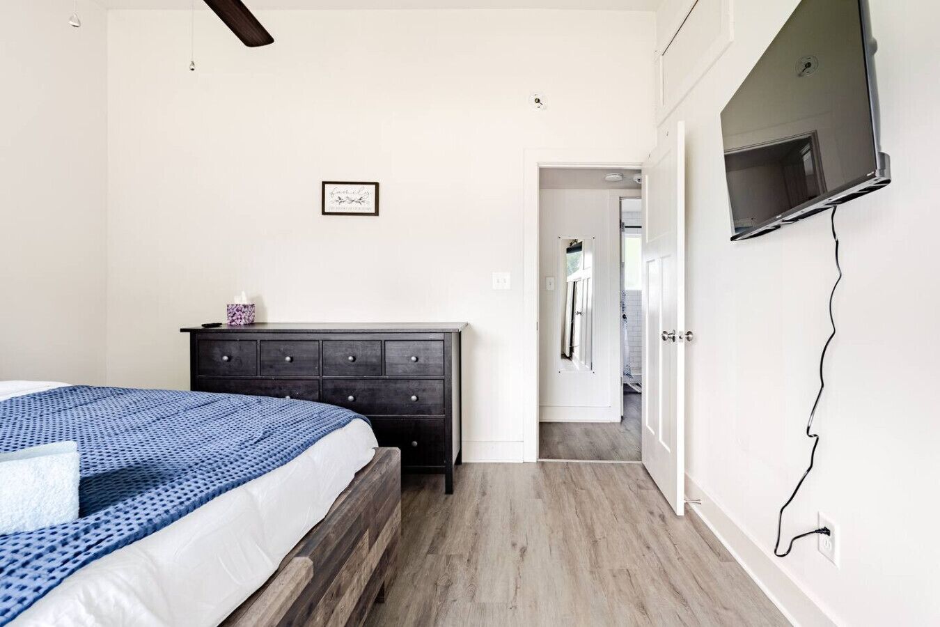 Iron/ironing board, WiFi, bed sheets