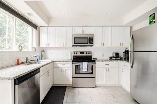 Charming 2-bedroom minutes from Uptown Charlotte with AC, WiFi