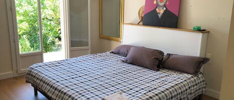 4 chambres, fer et planche à repasser, Wi-Fi, draps fournis