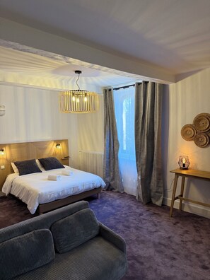 Junior Suite, Garden View | In-room safe, desk, laptop workspace, blackout drapes - hotel restaurant LEs Boissières (Bioule)