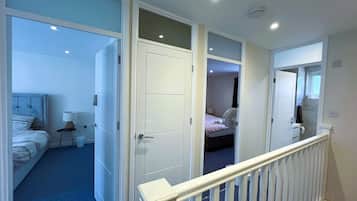 3 soverom, strykejern/-brett, reiseseng for barn og wi-fi (inkludert)