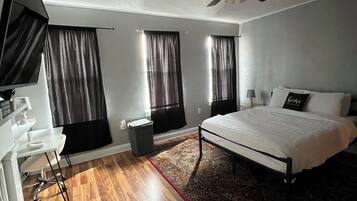 2 habitaciones, escritorio, tabla de planchar con plancha y wifi