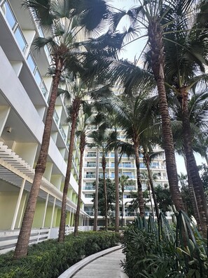 Property grounds - 2-BEDROOM WITH CITY AND BEACH VIEW BALCONY FREE BASEMENT PARKING! ✨🤩 (Parañaque)