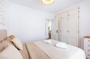 1 chambre, fer et planche Ă repasser, draps fournis