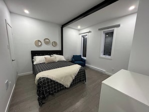 3 chambres, fer et planche à repasser, Wi-Fi, draps fournis