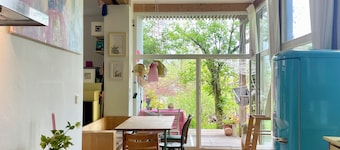Bright, quiet apartment with terrace and large natural garden. Lake and train station nearby