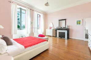 10 soverom, strykejern/-brett, wi-fi og sengetøy