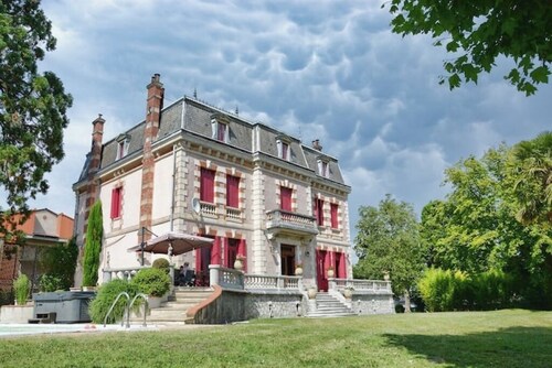 Chateau ideal for Family Holidays/Reunions, Etc.