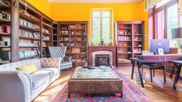 Smart-tv en een open haard