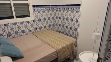 1 slaapkamer, een strijkplank/strijkijzer, reisbedje, gratis wifi