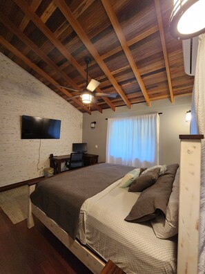 2 bedrooms, WiFi, bed sheets - Charming 2-bedroom cottage in tranquil Spanish Lookout with AC, WiFi (Spanish Lookout)