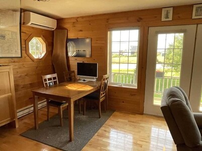 Cozy House/Cottage, minutes to National Park & Golf Course