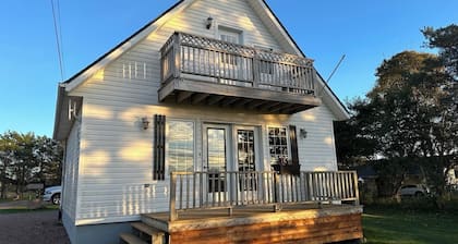 Cozy House/Cottage, minutes to National Park & Golf Course
