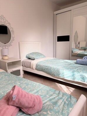 2 bedrooms, iron/ironing board, WiFi, bed sheets - A rare pearl (Oran)