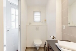Hair dryer, towels, soap, shampoo - Independent studio with Jacuzzi (Sartrouville)