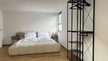 3 bedrooms, desk, iron/ironing board, free WiFi