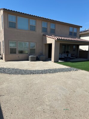 Exterior - 3-bedroom villa in awesome Palm Desert with fitness room, AC, WiFi (Palm Desert)