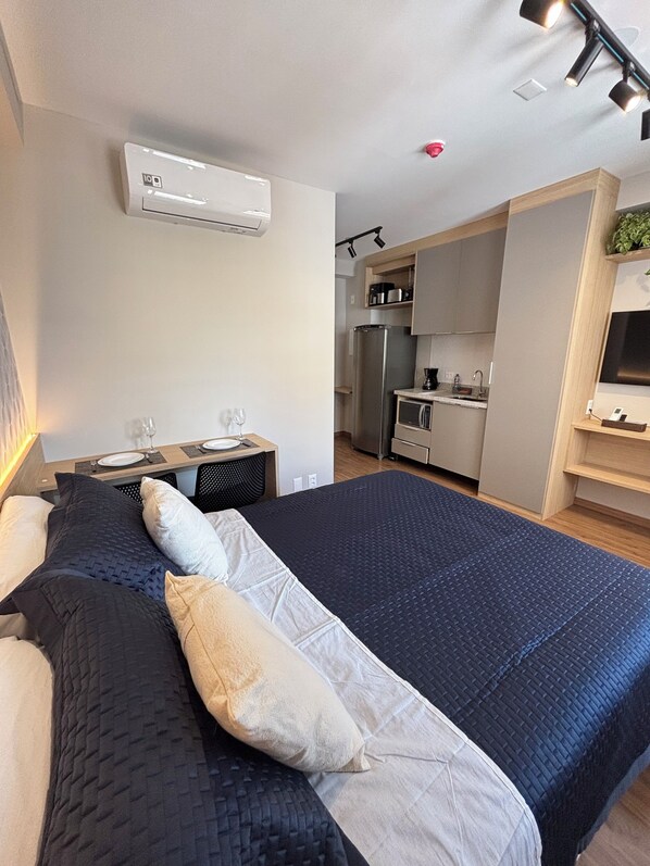 1 غرفة نوم ومكتب ومكواة/لوح كي وسرير سفر