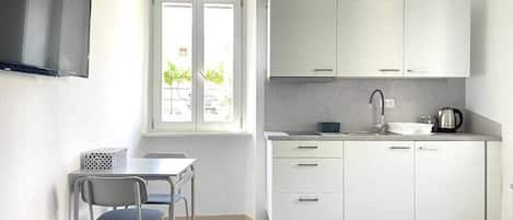 冰箱、微波炉、炉灶、茶具/咖啡用具