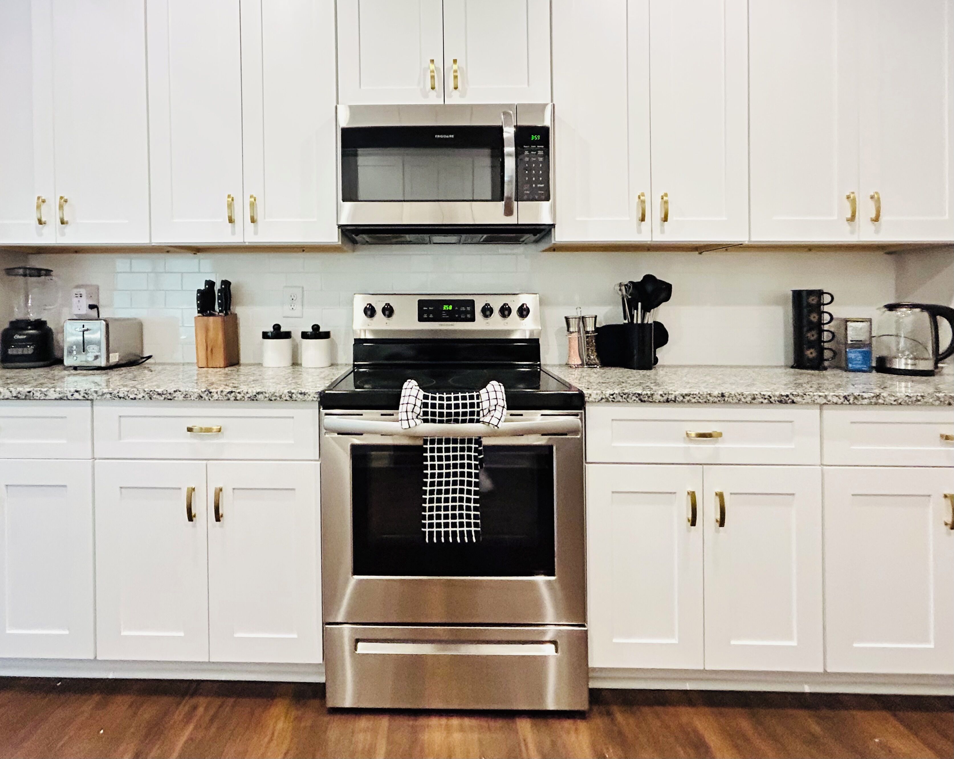 冰箱、微波炉、烤箱、炉灶