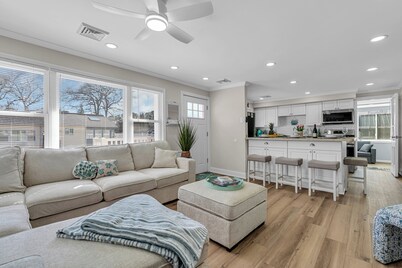 Sunset Retreat! Huge Patio&GameRm! Walk to Beach!