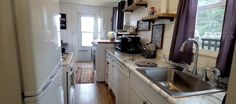 Comfortable and Cozy 1-bedroom house in delightful Rapid City with AC & Wifi