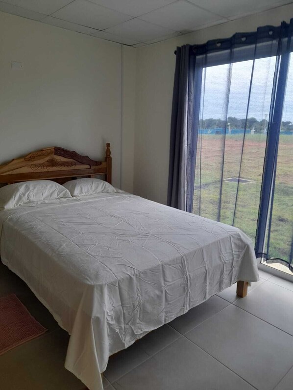 3 Schlafzimmer, Bügeleisen/Bügelbrett, WLAN, Bettwäsche