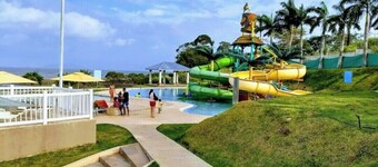 Relaxing and Charming 3-bedroom resort with AC, WiFi in vibrant Panamá