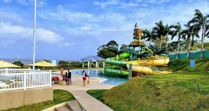 Relaxing and Charming 3-bedroom resort with AC, WiFi in vibrant Panamá
