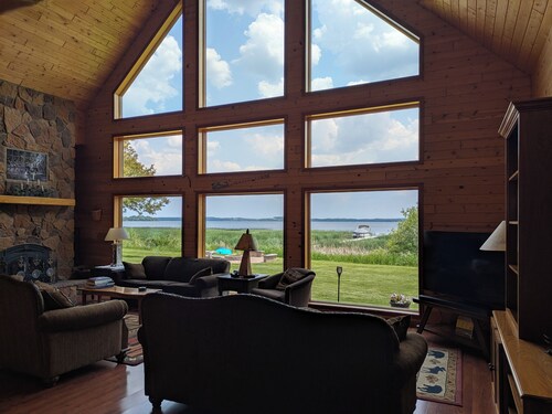 Osakis Sunrise Cabin - on the lake!
