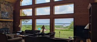 Osakis Sunrise Cabin - on the lake!