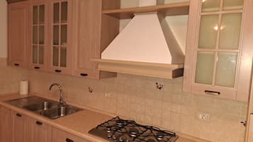 Micro-ondes, four, plaque de cuisson, lave-vaisselle