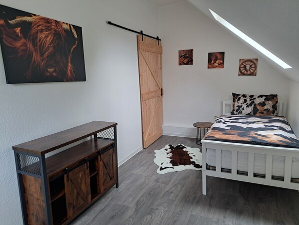 1 habitación, tabla de planchar con plancha, wifi y ropa de cama 