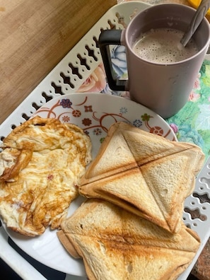 Sarapan prasmanan setiap hari dengan biaya tambahan