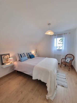 4 chambres, fer et planche à repasser, lit parapluie, Wi-Fi gratuit